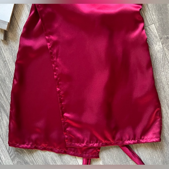 Omighty Mini “Silk” Surplice Wrap Dress in Red Wine. Size M NWOT! - Picture 4 of 11